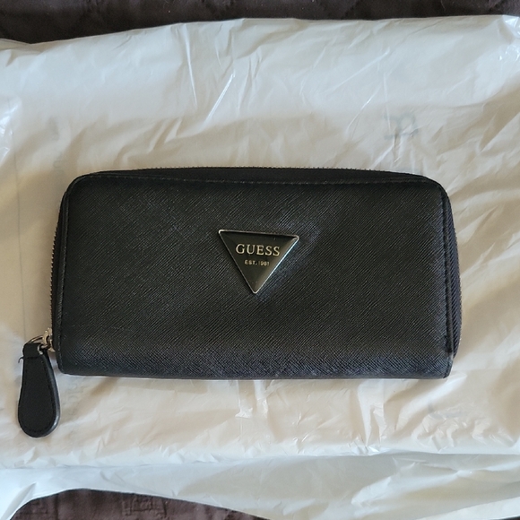 GUESS Black Triangular Logo Wallet - Picture 1 of 7